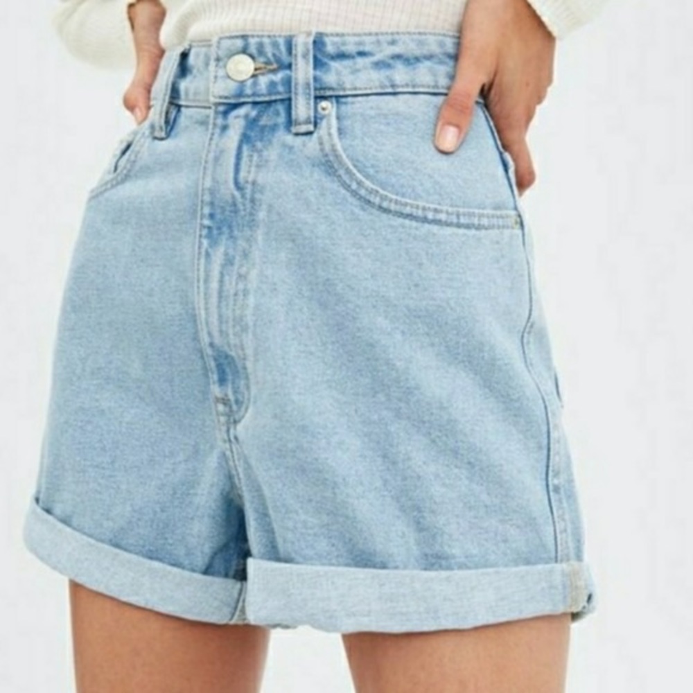 Zara light wash mom shorts